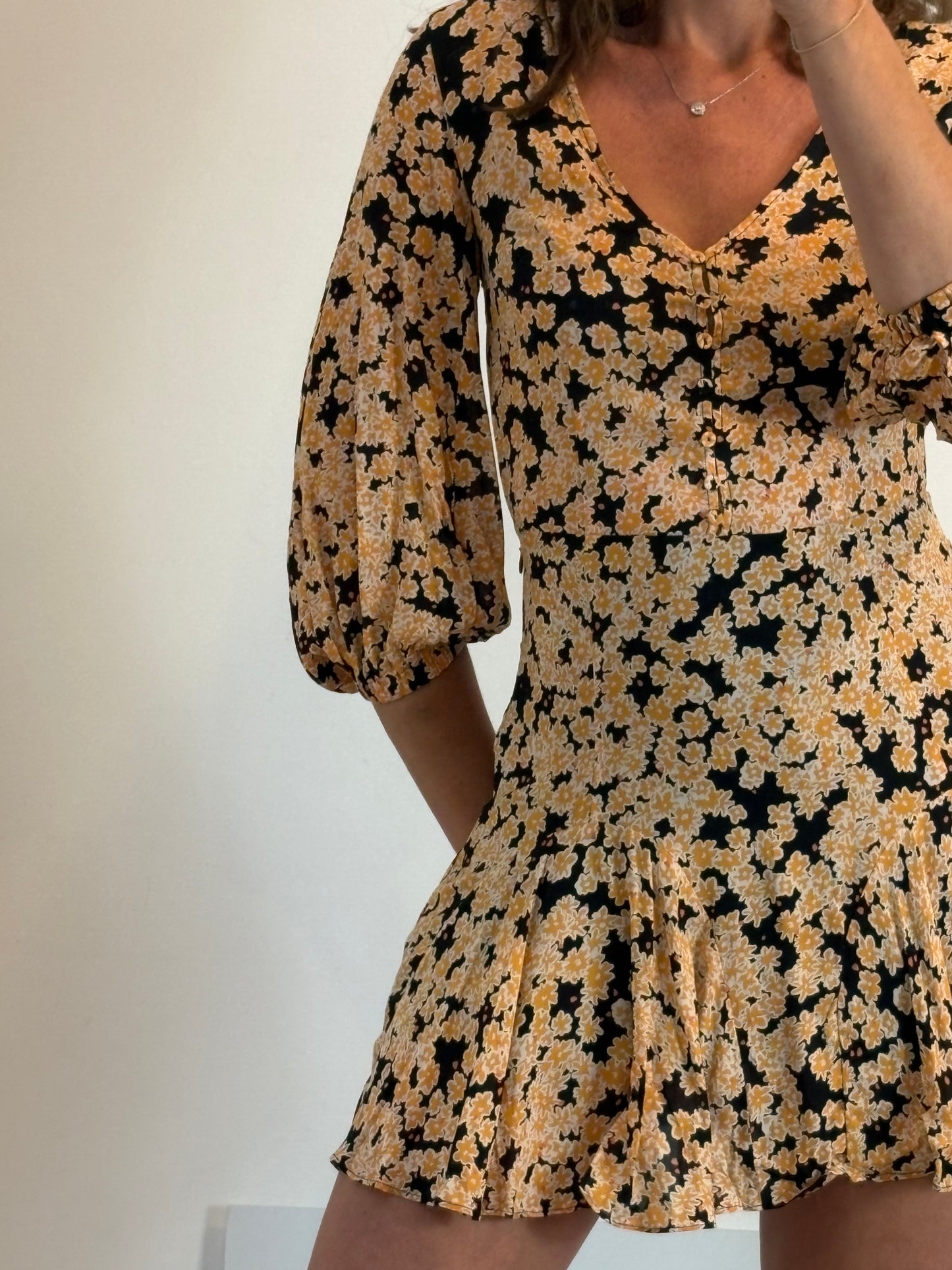 &OTHER STORIES. Vestido corto estampado flores. T 36