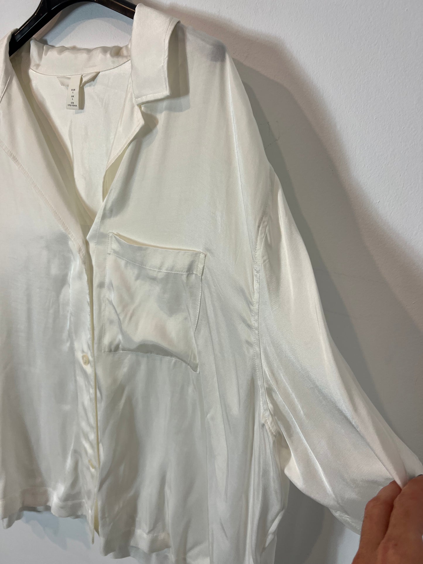 H&amp;M. Satin pocket blouse. TL