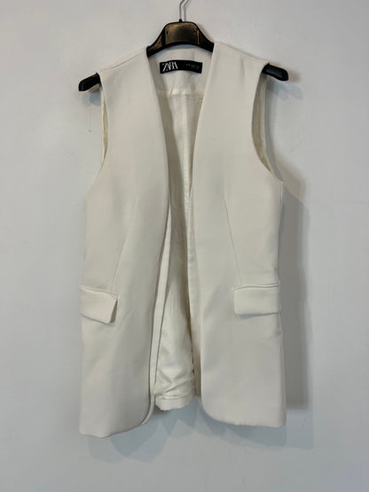 ZARA. White vest. XS