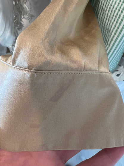 UNIQLO. Blusa beige tostado seda. T XS