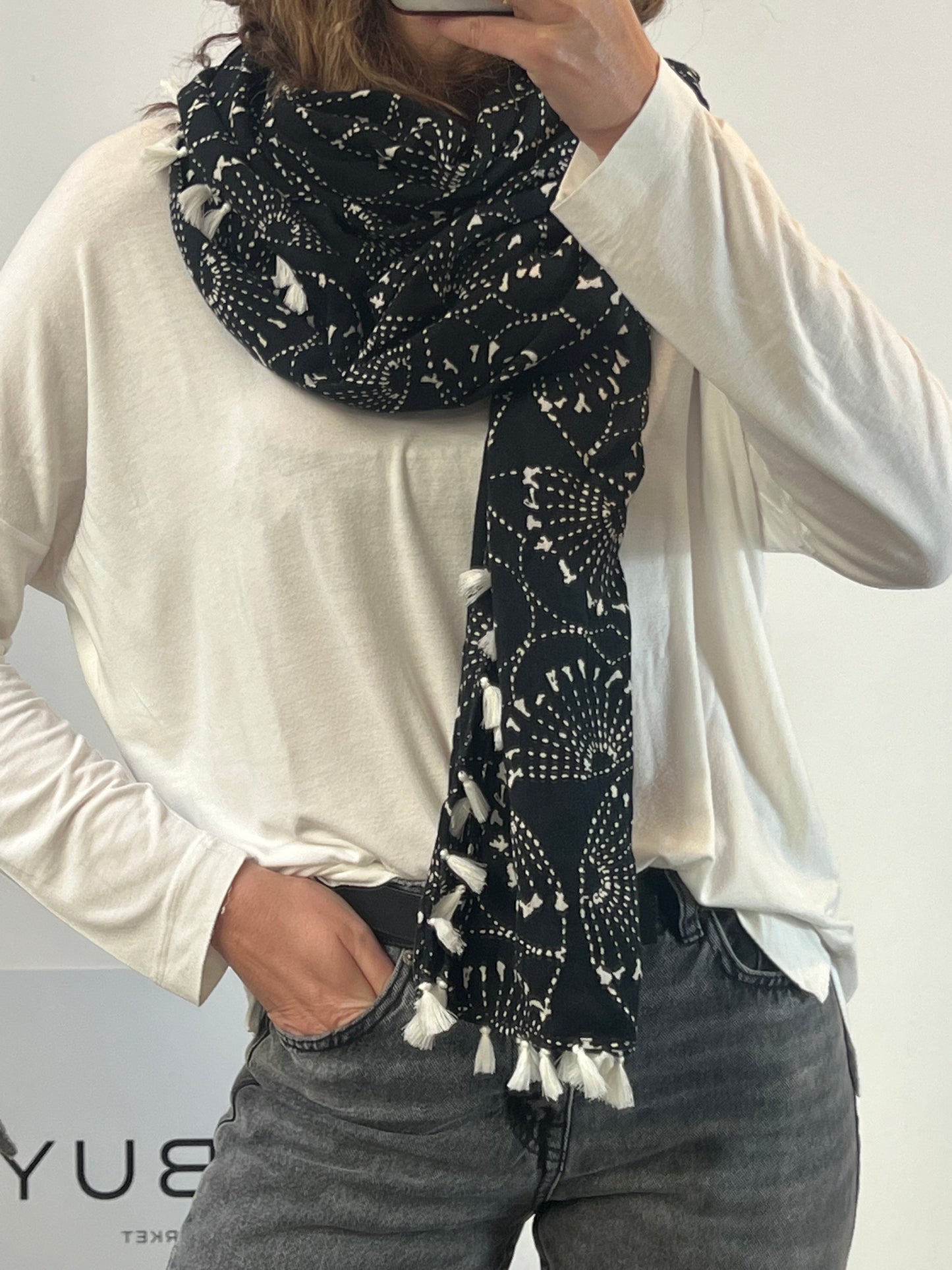 ANTIK BATIK. Black scarf printed Tu