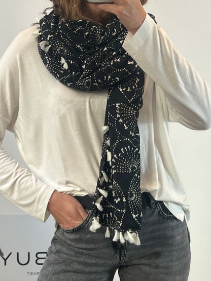 ANTIK BATIK. Black scarf printed Tu