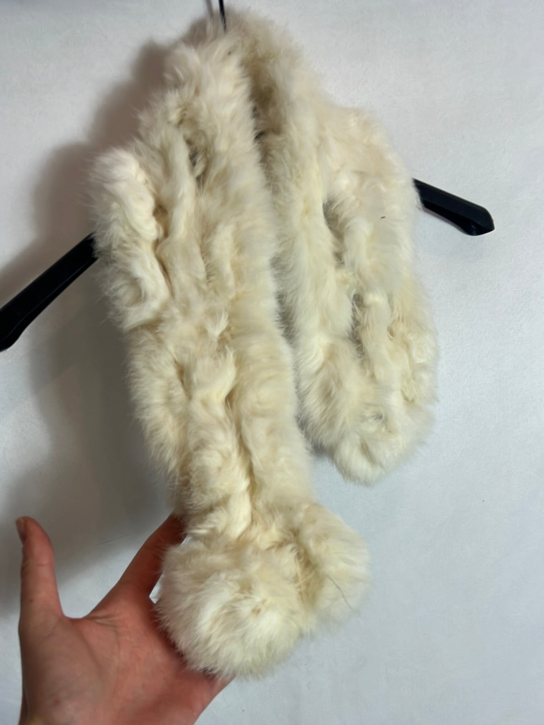 OTRAS. Cuello pelo blanco