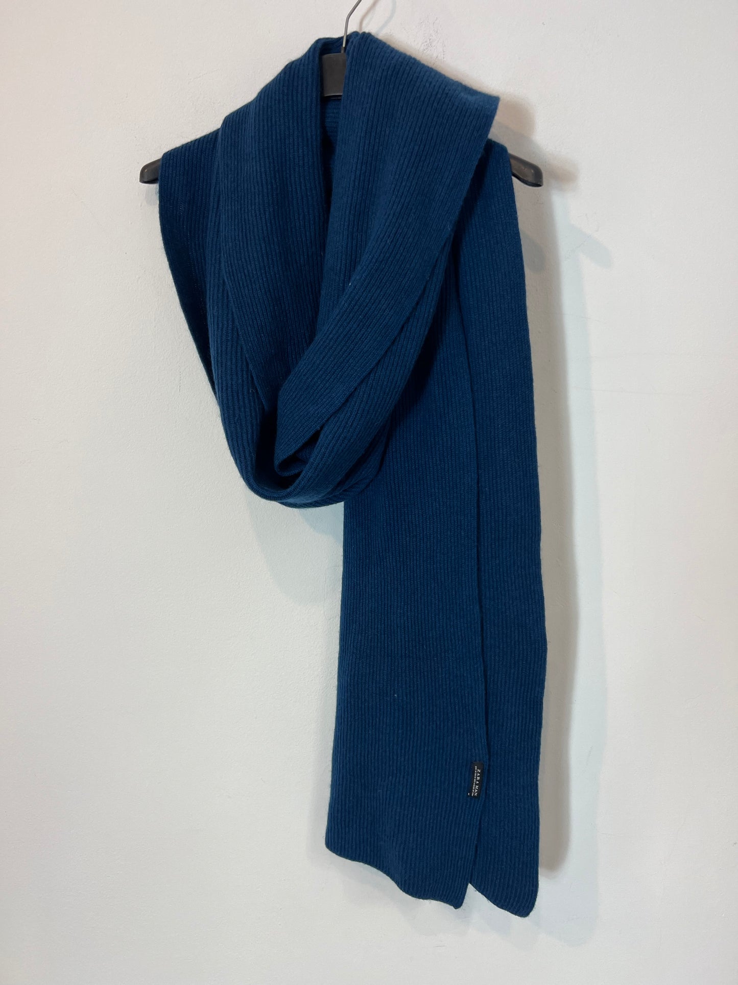 ZARA. Bufanda canalé azul