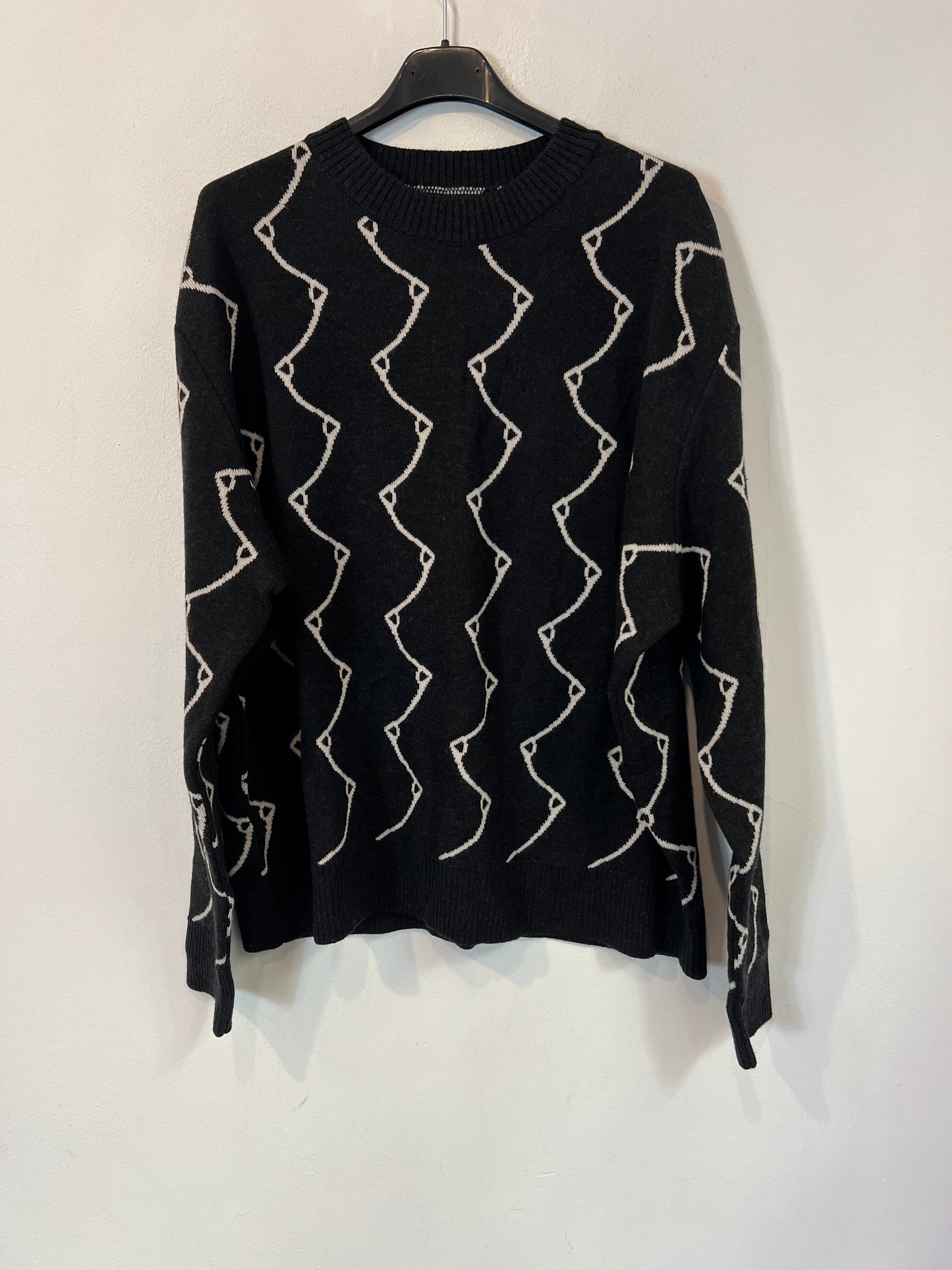 LA CASITA DE WENDY. Jersey negro lana dibujo