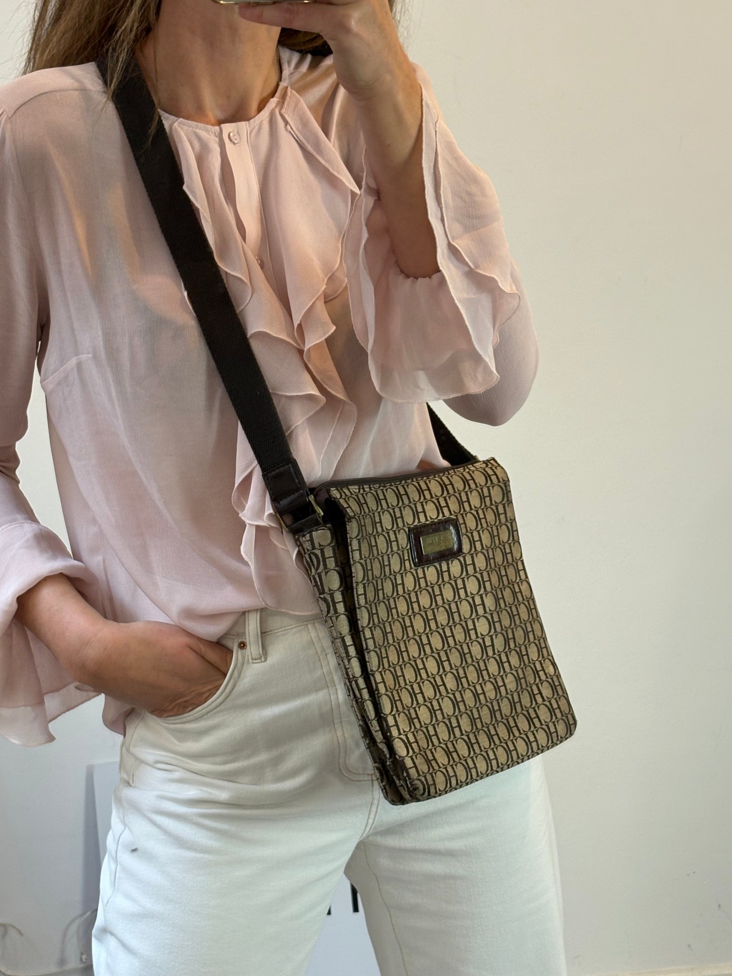 CAROLINA HERRERA. Bolso tela anagrama asa regulable