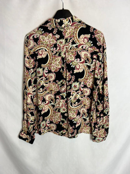 OTRAS. Camisa negra estampada  fluida . T M