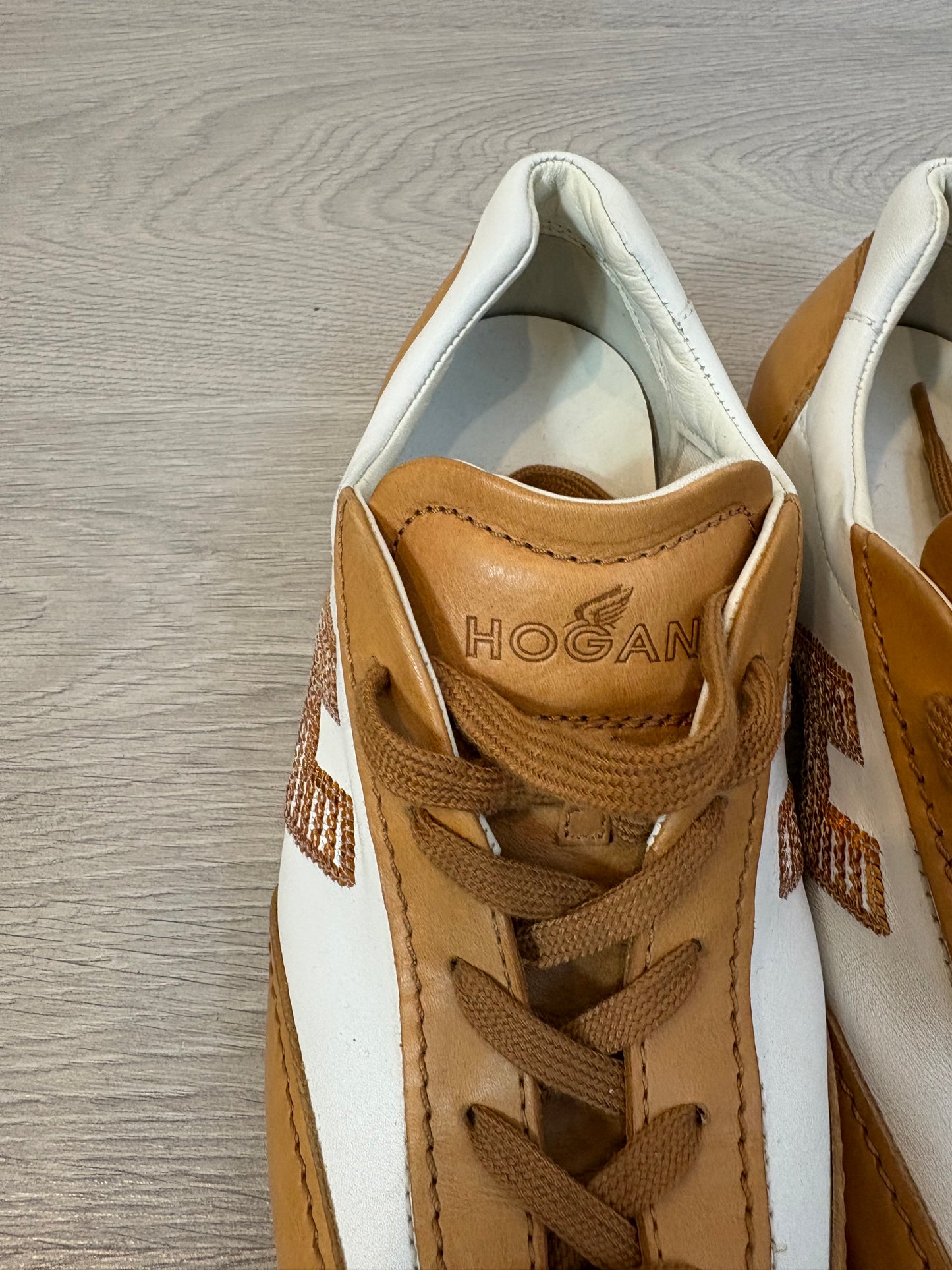 HOGAN. Zapatillas bicolor en piel