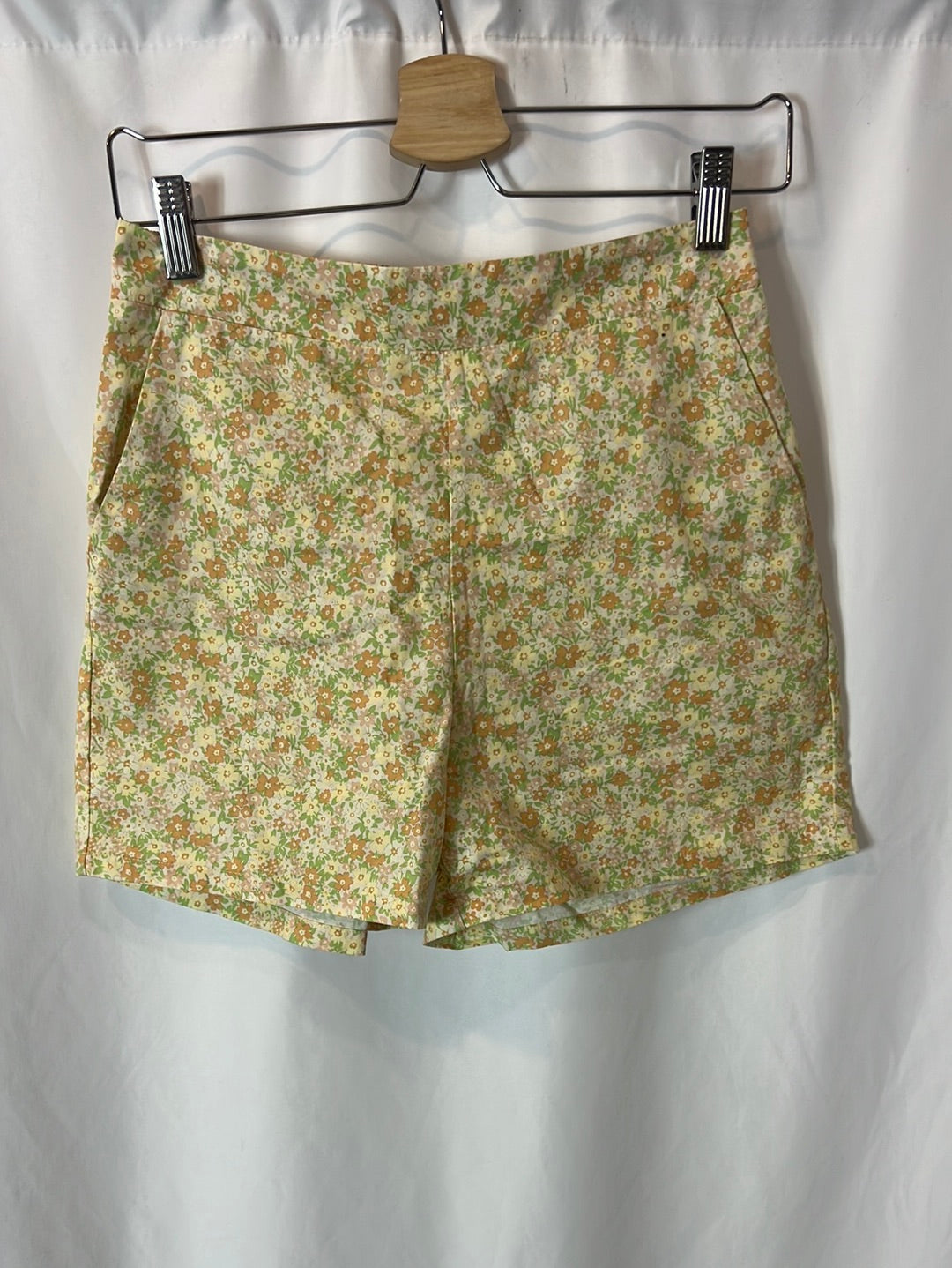 VILA. Floral shorts size 34