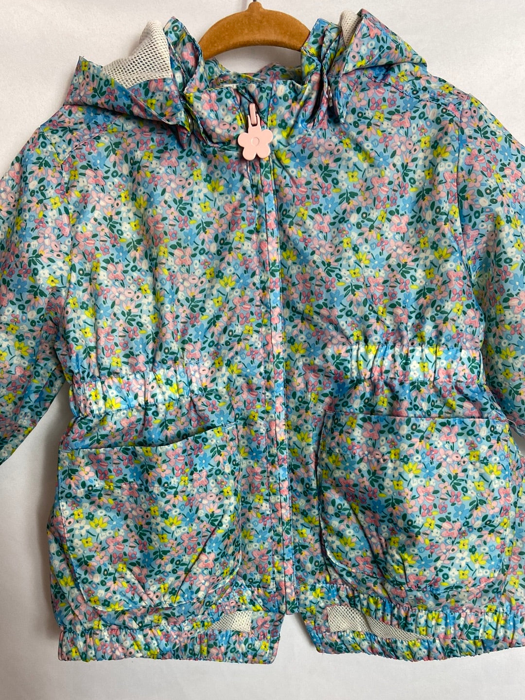 H&M. Abrigo impermeable flores T. 6-9 meses