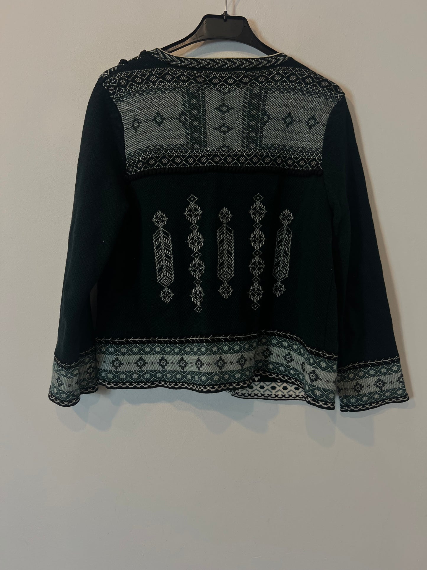 SFERA. Chaqueta punto estilo étnico