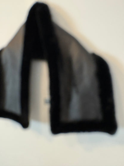 ZARA. Cuello doble textura en negro