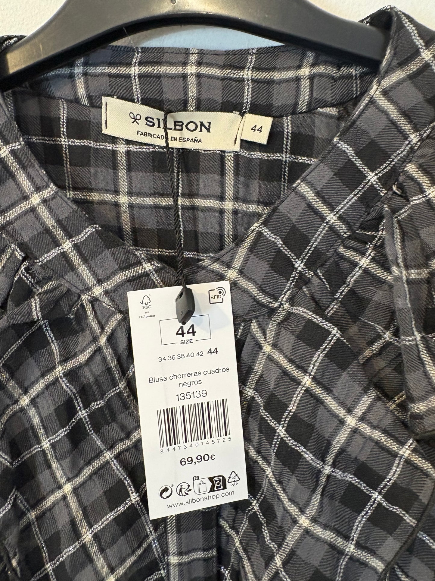 SILBON. Blusa cuadros tonos grises