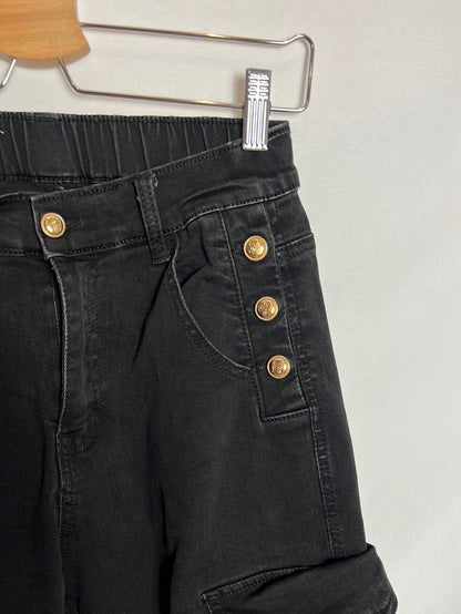 OTRAS. Pantalón negro botones dorados. T 36