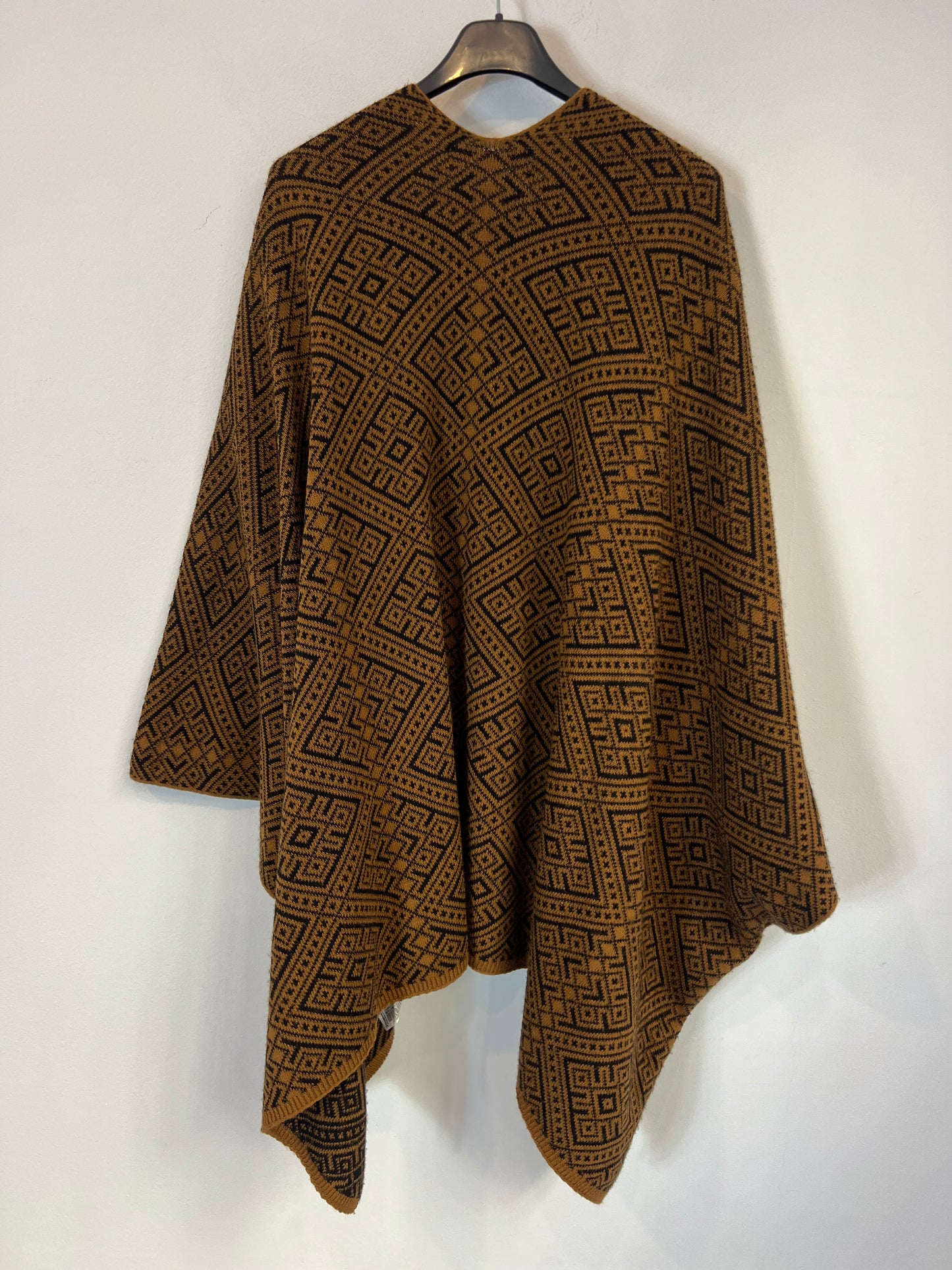 STRADIVARIUS. Kimono punto estampado geométrico. T M