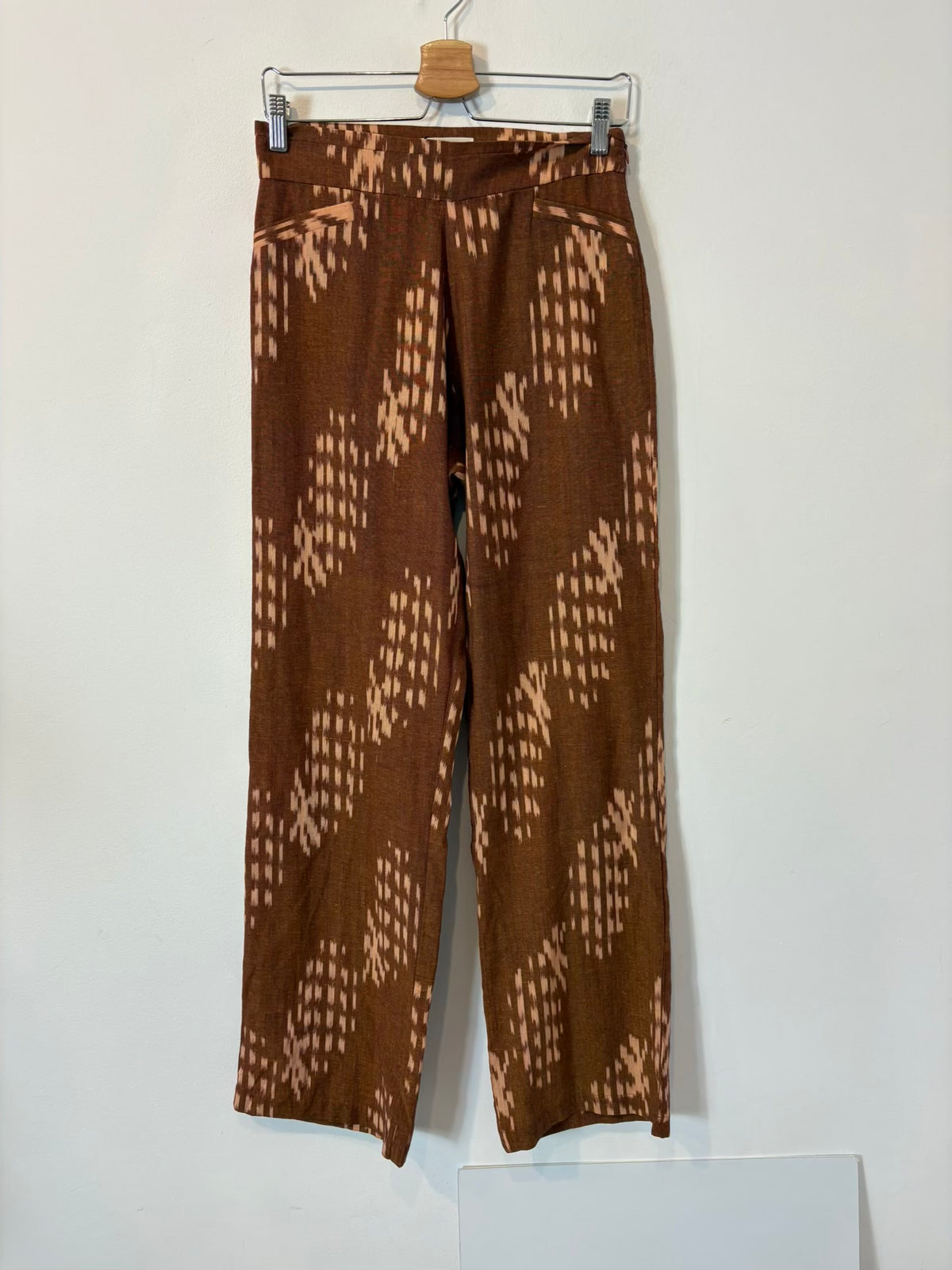 CHERUBINA. Total look top y pantalón lazada