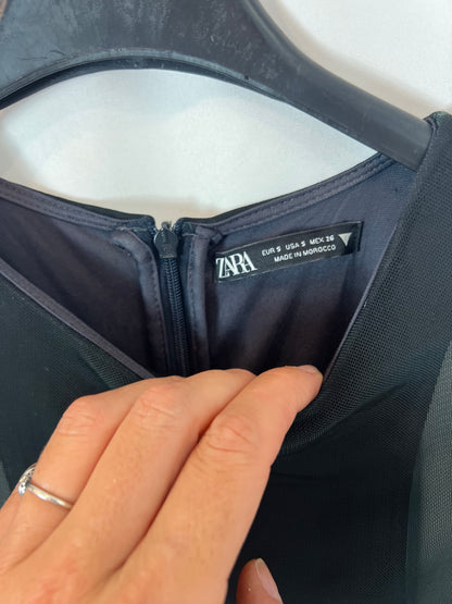 ZARA. Vestido midi tul elástico verde. T S