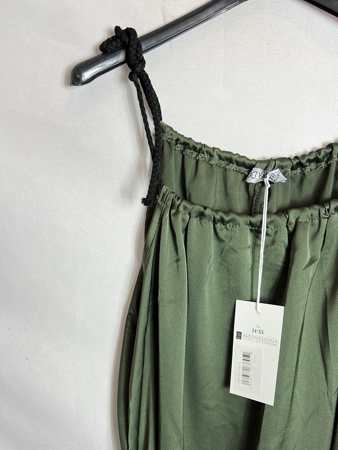 VALENTINA. Vestido verde midi satinado. T 34