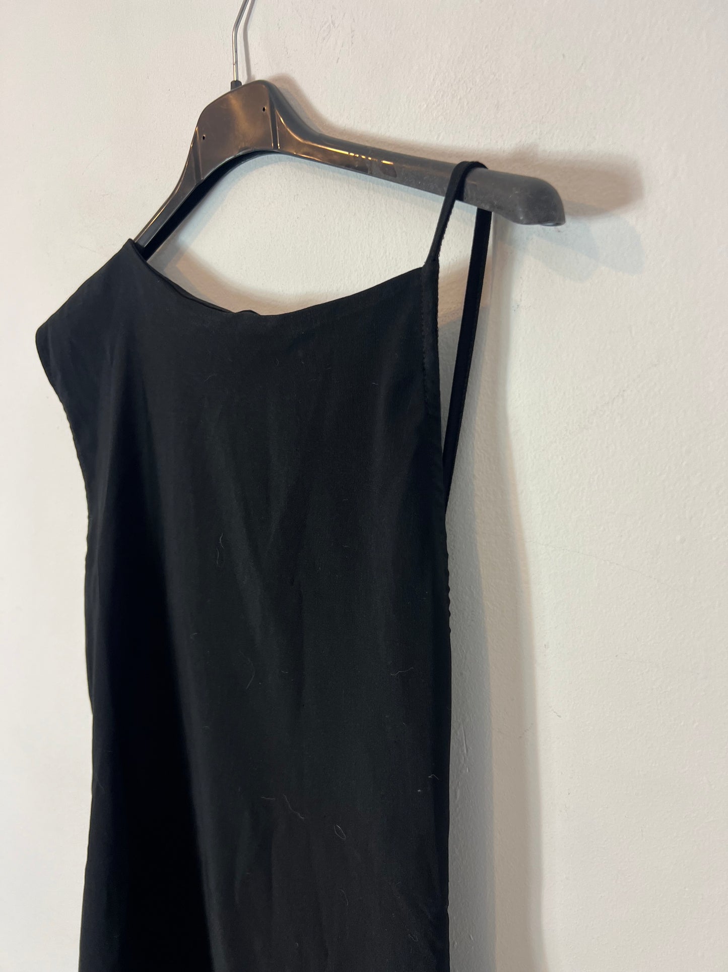 PULL&BEAR. Vestido corto negro elástico. T M