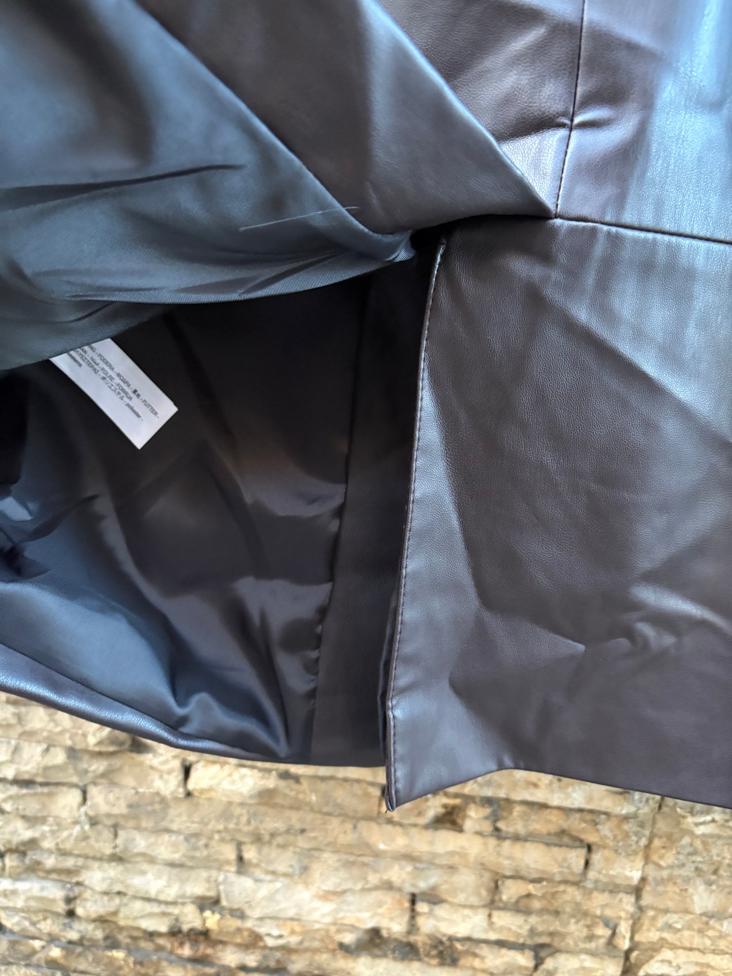 ZARA. Blazer marrón efecto piel