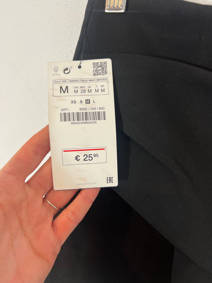 ZARA. Falda pantalón negra solapa. T M