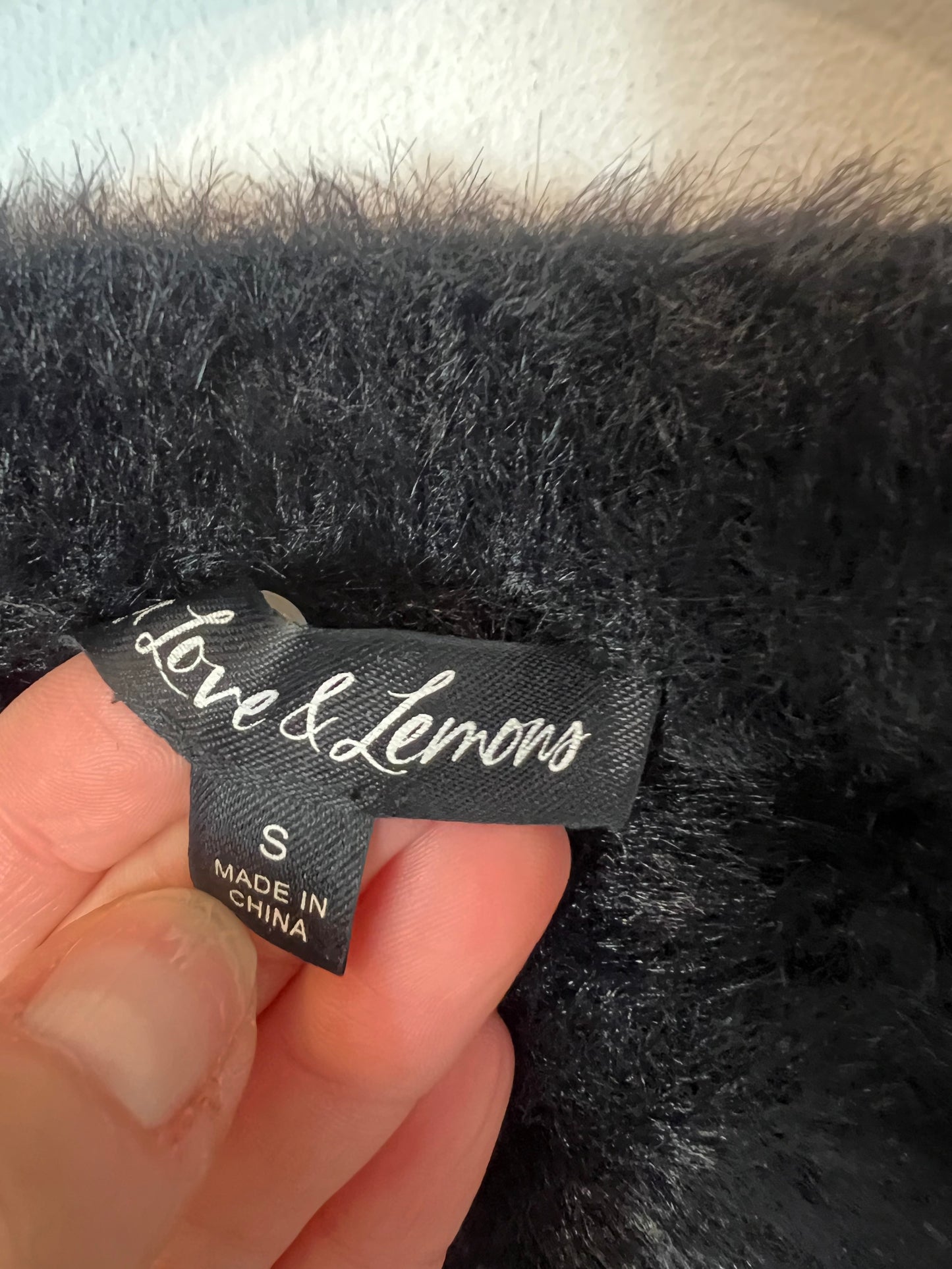 FOR LOVE & LEMONS. Top textura negro abotonado.. T S