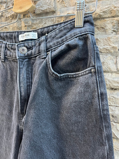 PULL&BEAR. Denim negro pata ancha. T 34
