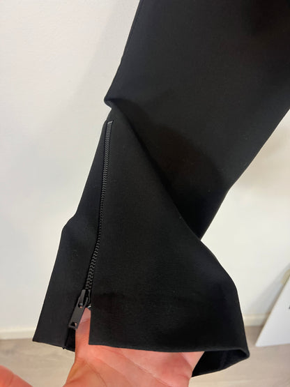 ZARA. Pantalón negro costura detalle cremalleras. T M