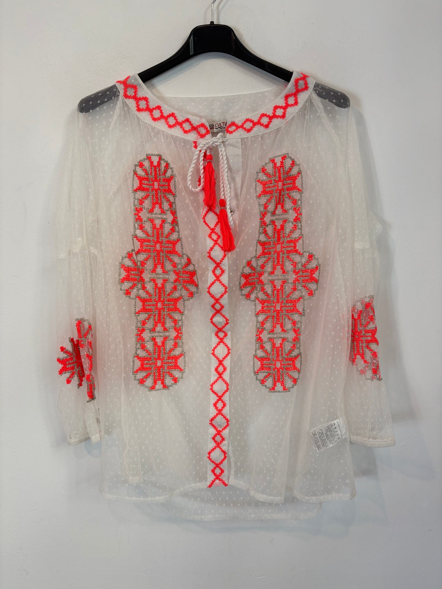 SAVAGE CULTURE. Blusa plumeti bordados. T L