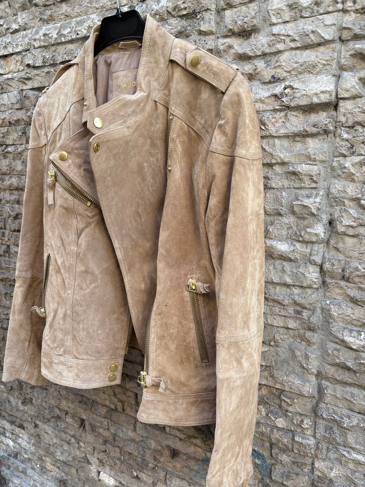 MANGO. Chaqueta piel cremalleras