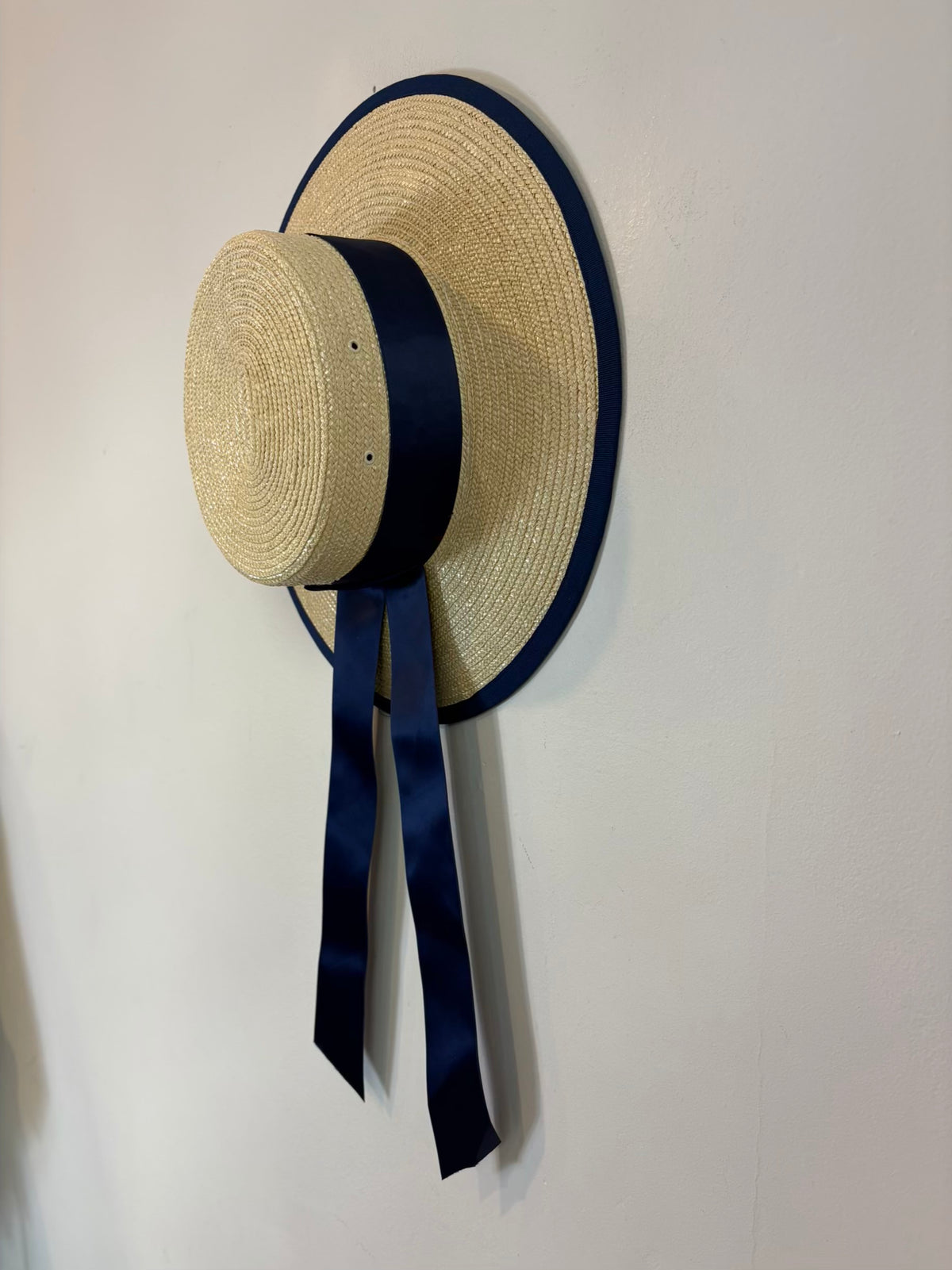 GIULIANA LONGO. Canotier veneciano lazo azul