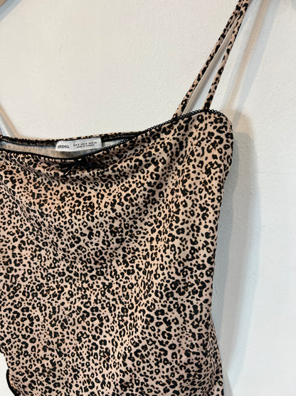 BERSHKA. Top animal print T.s