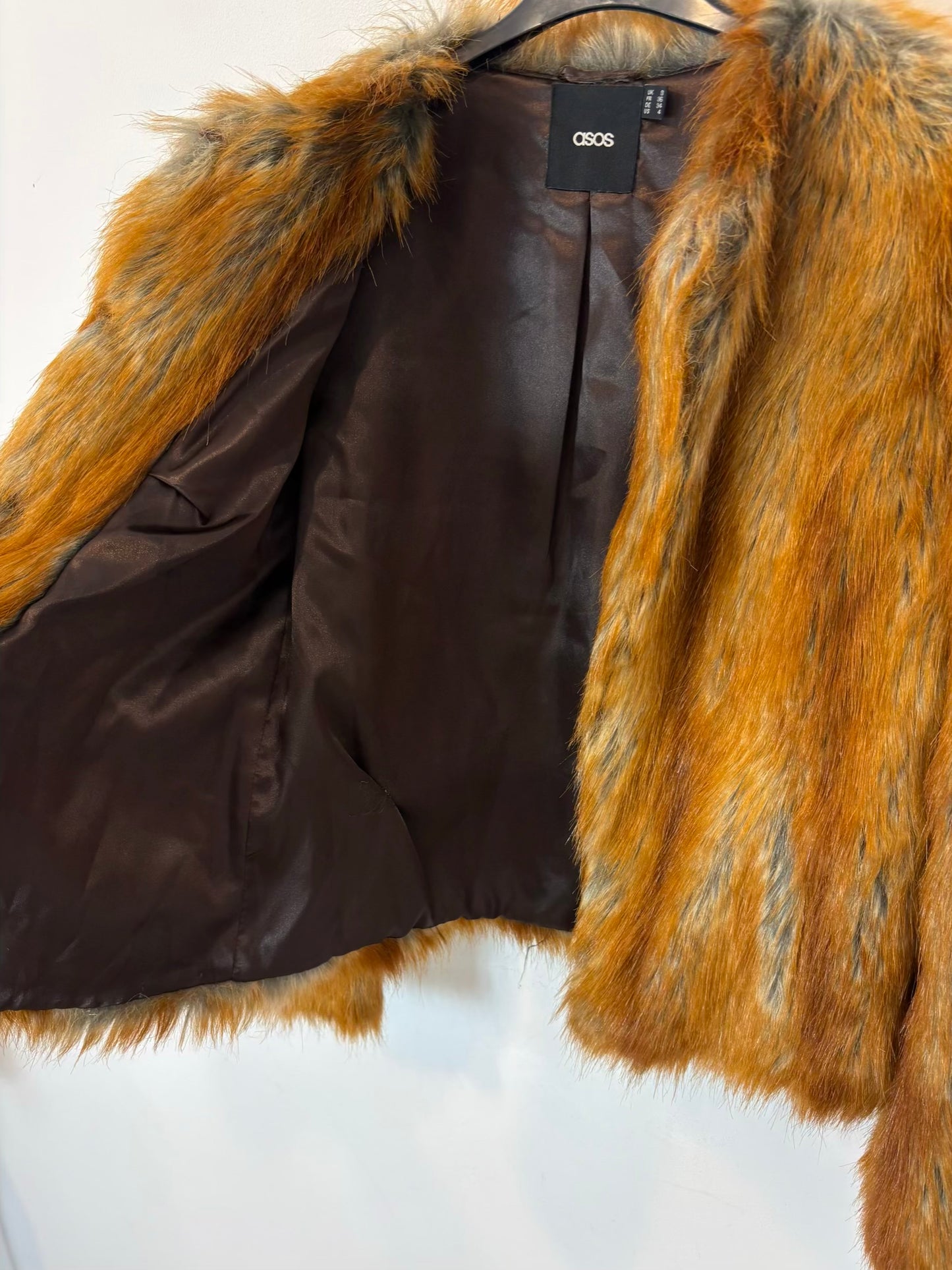 ASOS. Chaqueta pelo tonos marrones