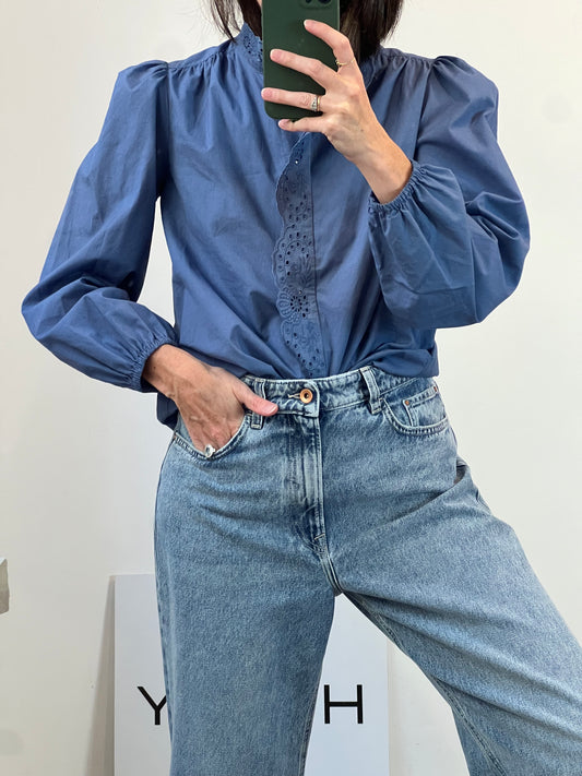 CORTEFIEL. Blusa azul detalle troquelado  T.s