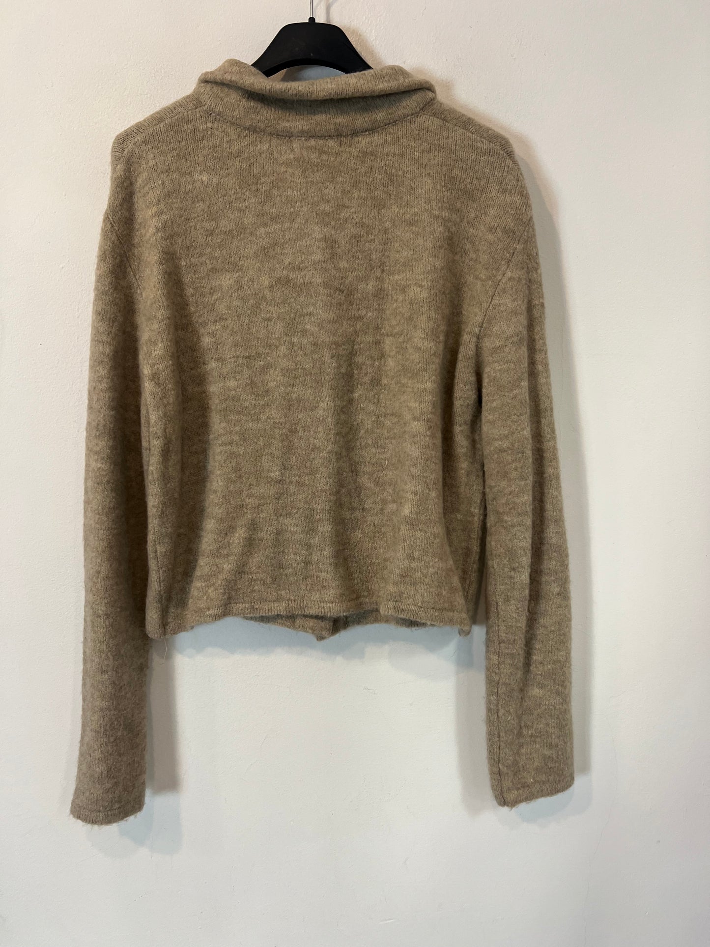 AMEÉ. Sleeveless fringed sweater S.(s)