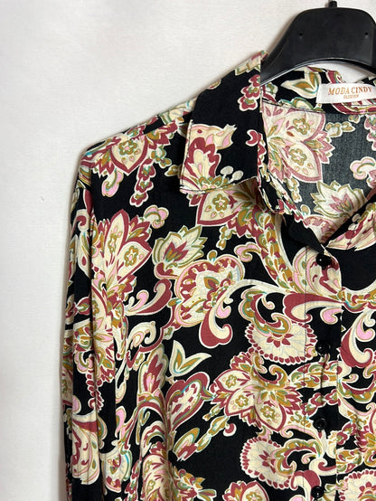 OTRAS. Camisa negra estampada  fluida . T M