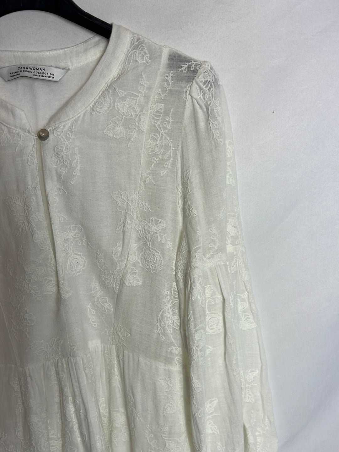 ZARA. Vestido blanco roto bordados. T XS(S)