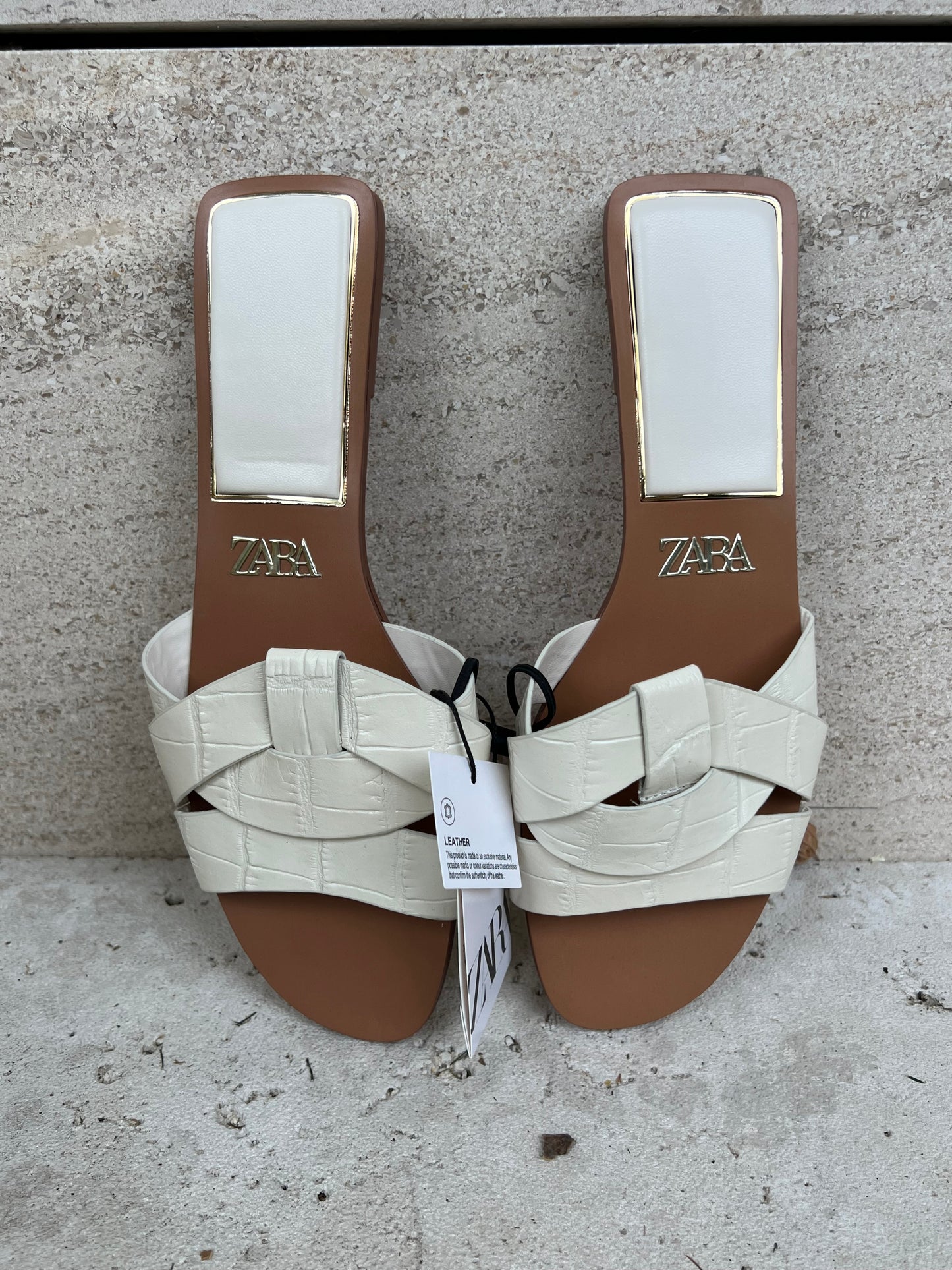 ZARA. Sandalia blanca plana T.39