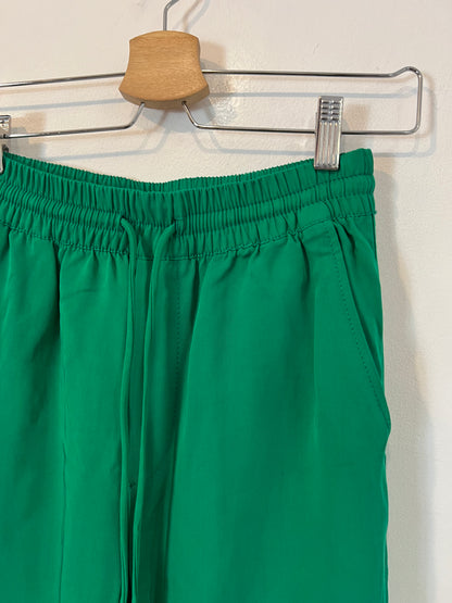 ZARA.pantalón verde fluido T.xs