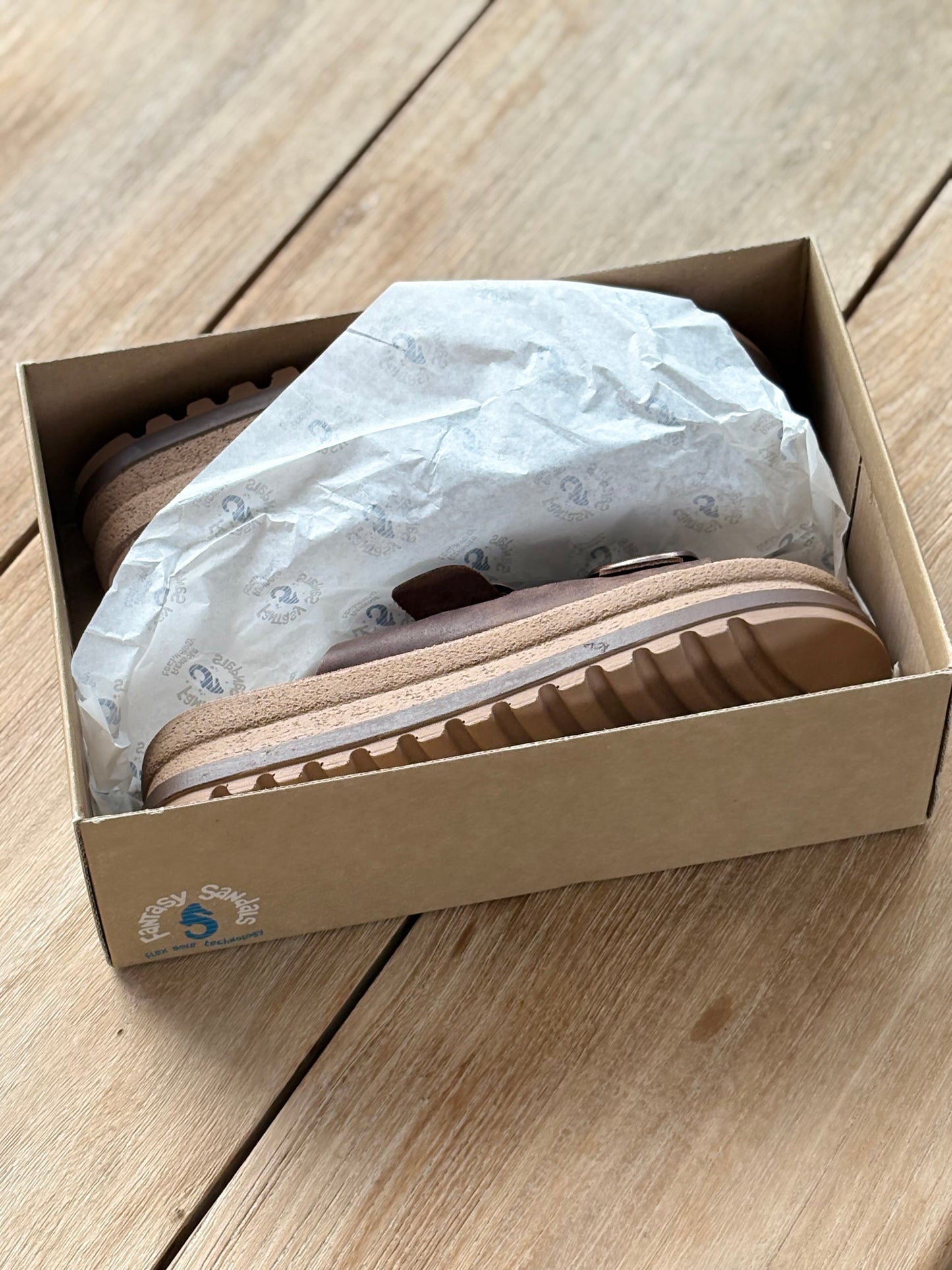 FANTASY SANDALS. Sandalia piel marrón hebillas. T 40