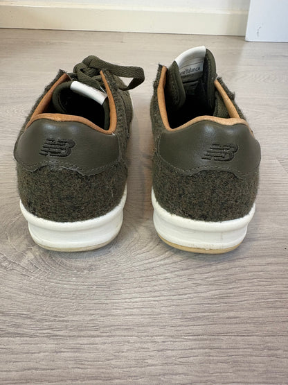 NEW BALANCE. Zapatillas verdes textura