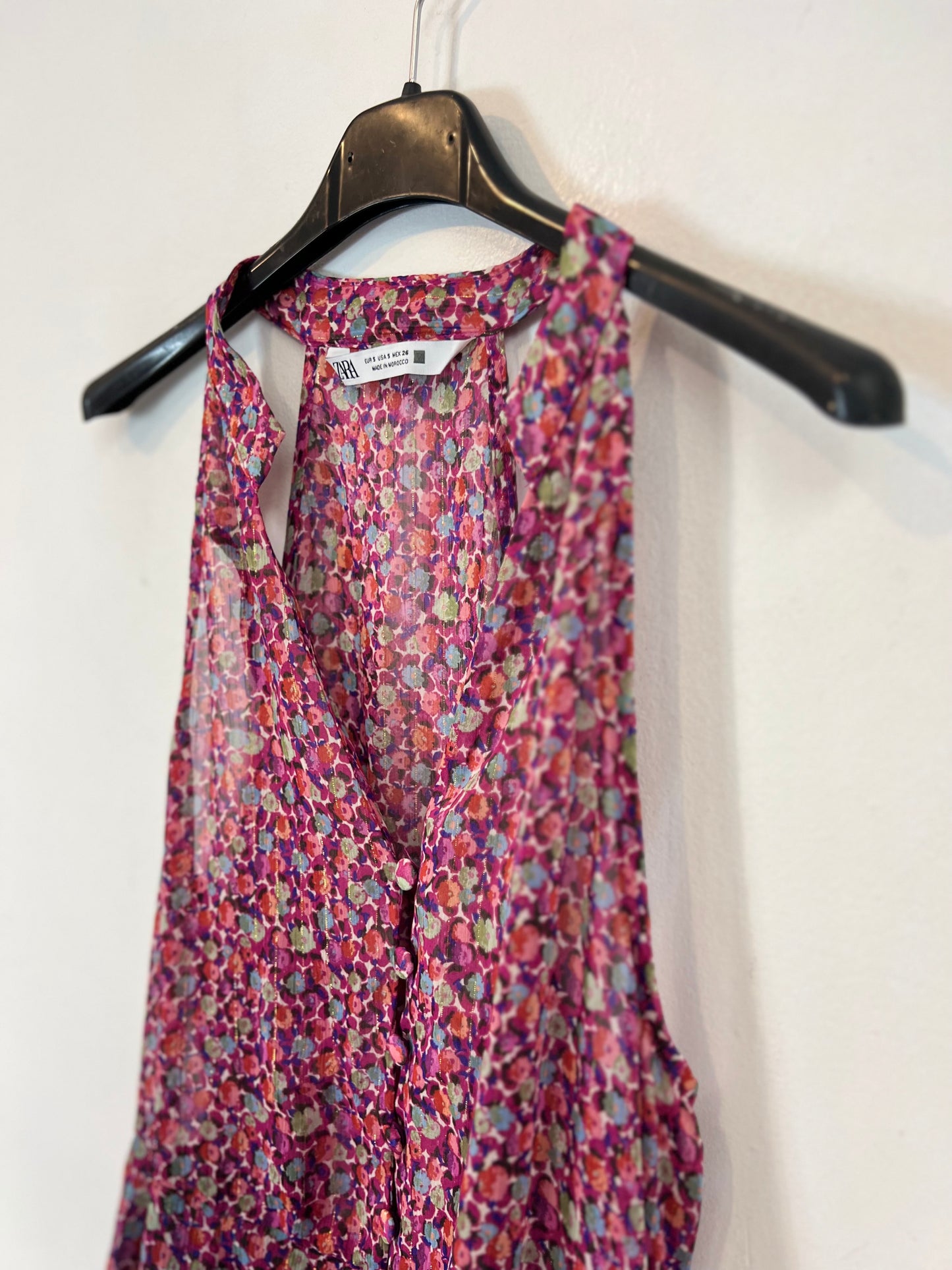 ZARA. Vestido corto  flores tonos rosas T.s