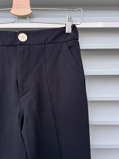 COMMELLE. Pantalón negro de vestir