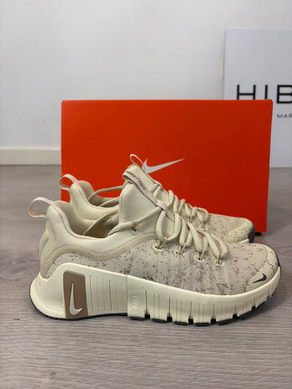 NIKE. Zapatillas depotivas en beige. T 38
