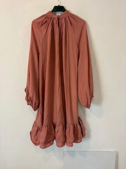 & OTHER STORIES. Vestido rosa volantes