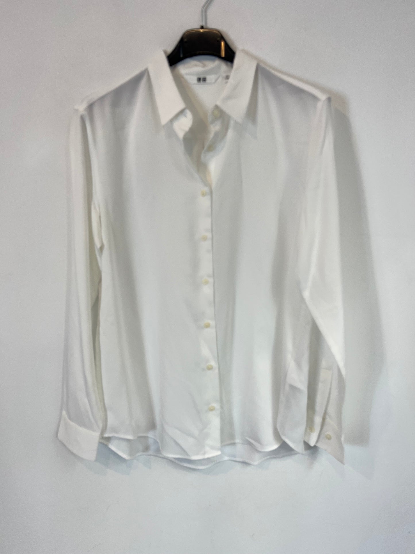 UNIQLO. Camisa blanca fluida. T XS