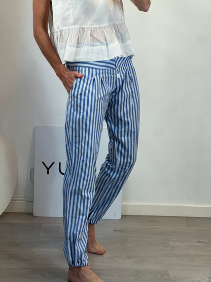 JOSEPHINE. Pantalón azul rayas