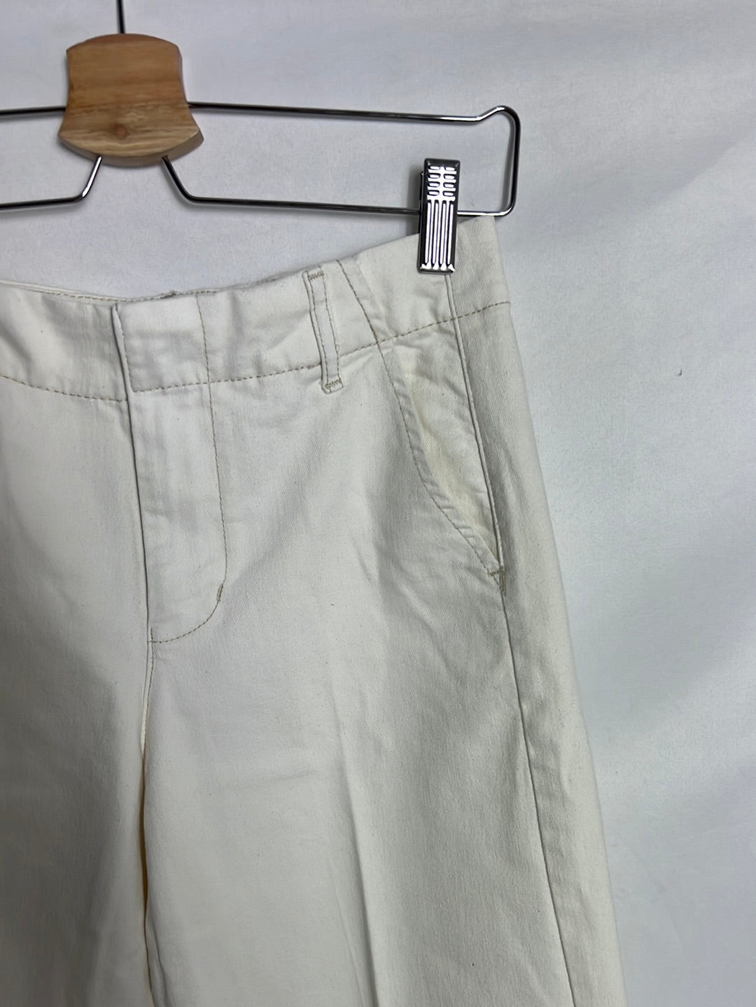 ZARA. Pantalón cropped  beige pata ancha. T 34