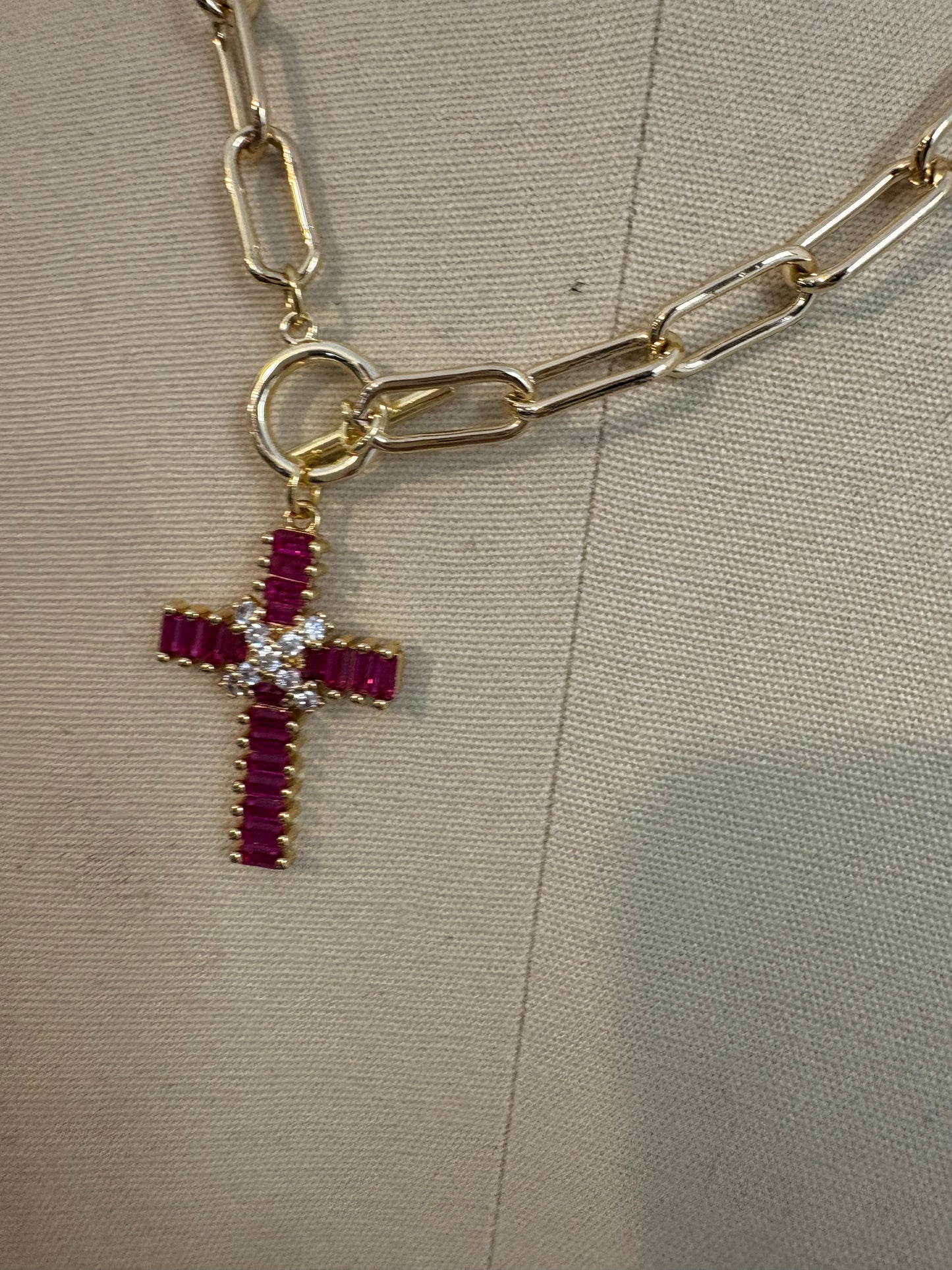 OTRAS. Gargantilla dorada cruz