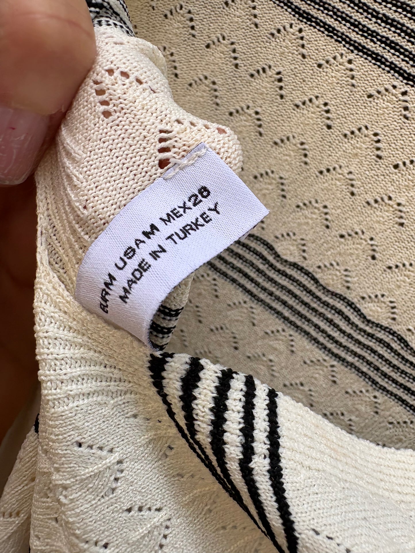 ZARA. Vestido largo beige escote espalda